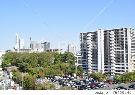 さいたま新都心の高層ビル群とマンション 76459246