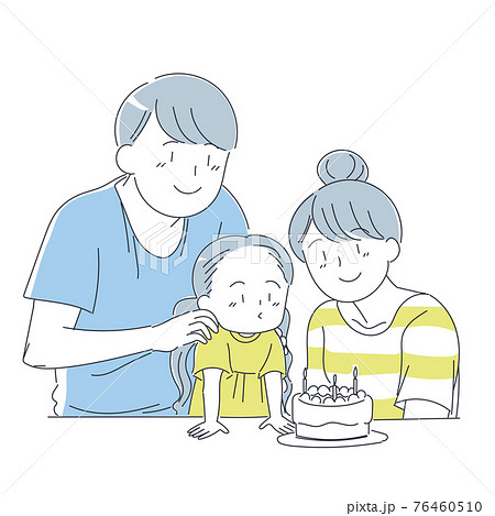 誕生日ケーキの蝋燭を吹き消す女の子と見守る家族 誕生日ケーキの蝋燭を吹き消す女の子と見守る家族 76460510