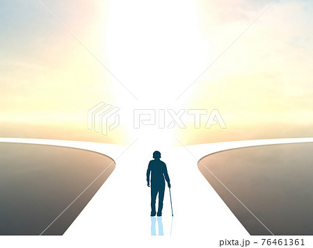高齢男性の未来　シルエット小　分かれ道　CGイラスト横 76461361