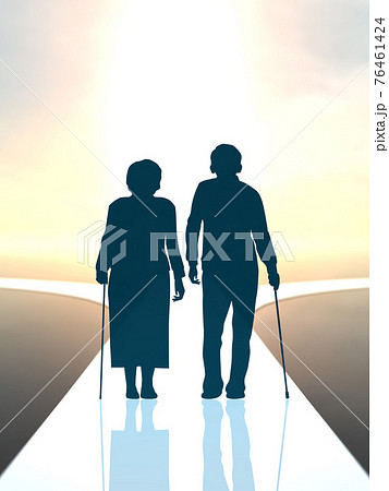 高齢者男女の未来 シルエット全身 分かれ道 CGイラスト縦 高齢者男女の未来 シルエット全身 分かれ道 CGイラスト縦 76461424