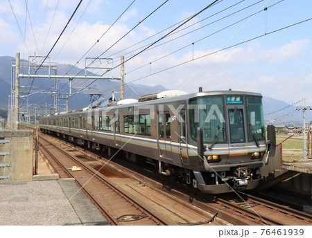 湖西線 和爾駅に到着する223系電車 湖西線 和爾駅に到着する223系電車 76461939