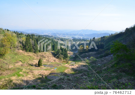 春の野山 春の野山 76462712
