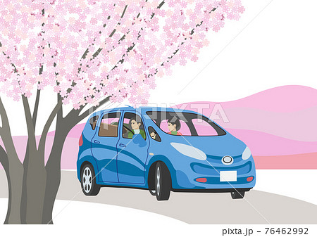 自動車に乗った男性と女性 76462992