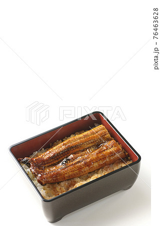 鰻の蒲焼き重を白背景で撮影 鰻の蒲焼き重を白背景で撮影 76463628