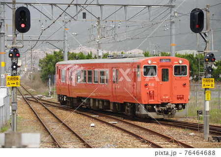 播但線・寺前駅に到着するキハ41形単行ディーゼルカー 播但線・寺前駅に到着するキハ41形単行ディーゼルカー 76464688
