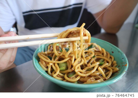 noodles or stir fried noodles with pork and vegetable 76464745