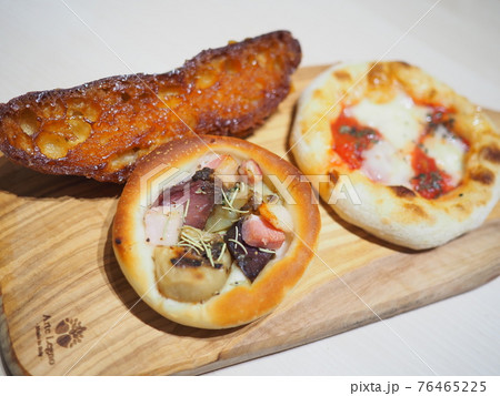 街のパン屋さんで買ったパン オリーブカッティングボード 街のパン屋さんで買ったパン オリーブカッティングボード 76465225