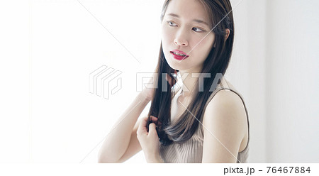 女性のヘアケアイメージ 女性のヘアケアイメージ 76467884