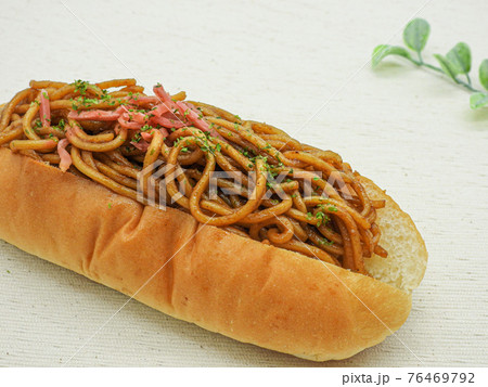 焼きそばパンで朝食を! 焼きそばパンで朝食を! 76469792