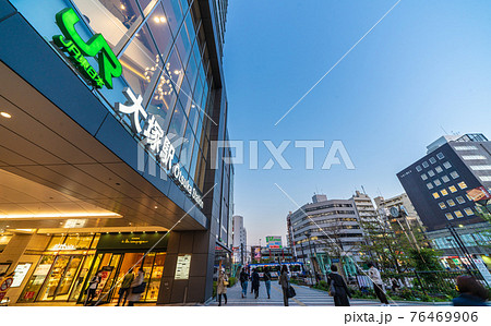 日本の東京都市景観 大塚駅や駅前の街並みを望む 日本の東京都市景観 大塚駅や駅前の街並みを望む 76469906