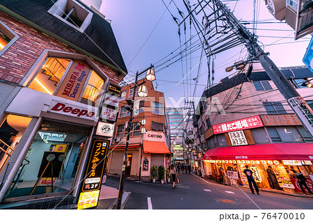 日本の東京都市景観　大塚駅やサンモール大塚商店街など、街並みを望む 76470010