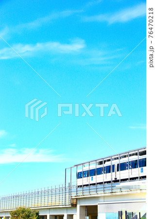 長久手市、愛・地球博記念公園駅に停車するリニモの風景 長久手市、愛・地球博記念公園駅に停車するリニモの風景 76470218