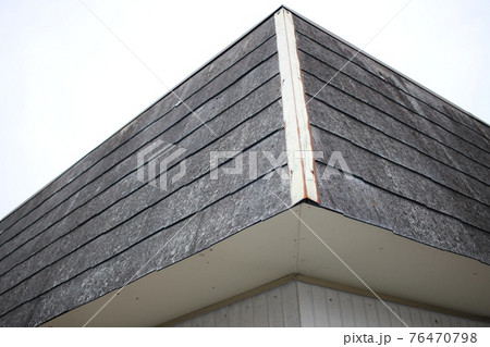 屋根塗装　屋根の劣化　屋根の色褪せ　塗装　コーキング　 76470798