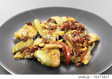 鶏肉四川風甘辛炒め 76471827