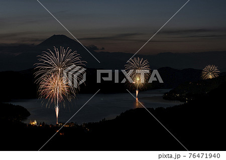 芦ノ湖四湾一斉花火大会 76471940