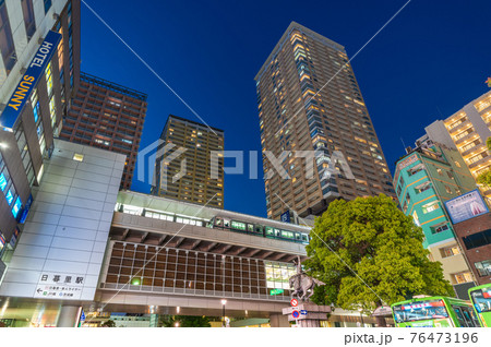 日本の東京都市景観 日暮里駅前の街並みを望む 日本の東京都市景観 日暮里駅前の街並みを望む 76473196