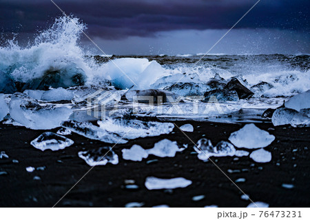 ヨークルスアゥルロゥン氷河湖の氷河（アイスランド） 76473231