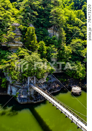 福島県南会津郡にある塔のへつりの夏の奇岩風景 福島県南会津郡にある塔のへつりの夏の奇岩風景 76475220