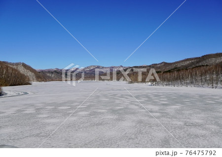 愛別ダムのダム湖・狩布湖 76475792