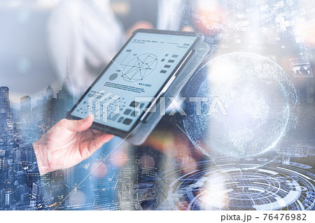 会社で働くビジネスパーソン 会社で働くビジネスパーソン 76476982