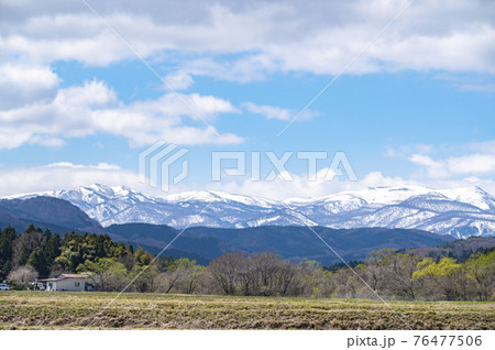 早春の船形連峰と雲 76477506