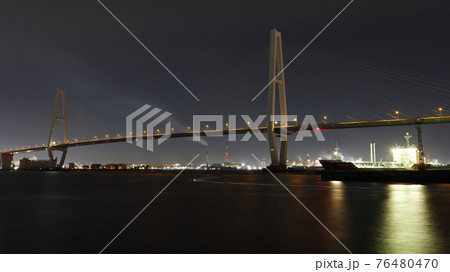 名港トリトン(名港中央大橋)と日本製鉄名古屋製鉄所の工場夜景 名港トリトン(名港中央大橋)と日本製鉄名古屋製鉄所の工場夜景 76480470