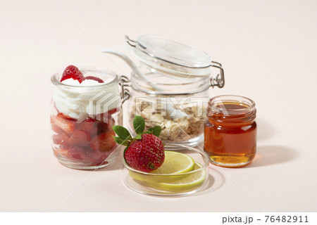 Homemade strawberry face mask ingredients: strawberry, yoghurt, honey, lemon, oatmeal. Homemade strawberry face mask ingredients: strawberry, yoghurt, honey, lemon, oatmeal. 76482911