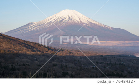 山梨県山中湖村パノラマ台から見た富士山 山梨県山中湖村パノラマ台から見た富士山 76484327
