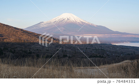 山梨県山中湖村パノラマ台から見た富士山 山梨県山中湖村パノラマ台から見た富士山 76484331
