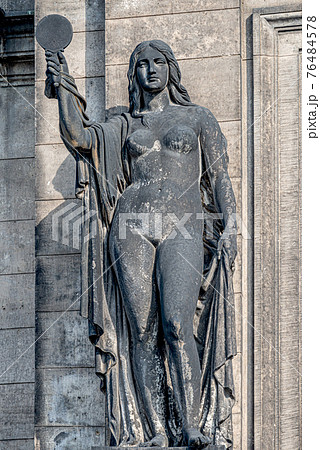 Old wall statue made of black stone of a naked woman with mirror in front of Supreme Land Court (Oberlandesgericht) palace in Dresden, Germany 76484578