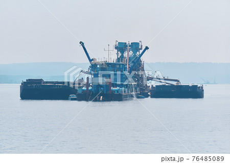 floating sand mining plant - dredger and separator - on the river floating sand mining plant - dredger and separator - on the river 76485089