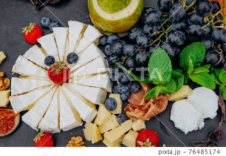 light snack cheese plate fruit grapes pear 76485174