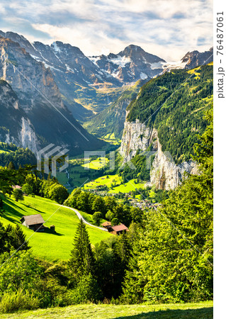 View of the Lauterbrunnen valley in Swiss Alps 76487061