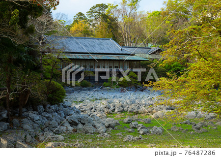 楽寿園　楽寿館と小浜池 76487286