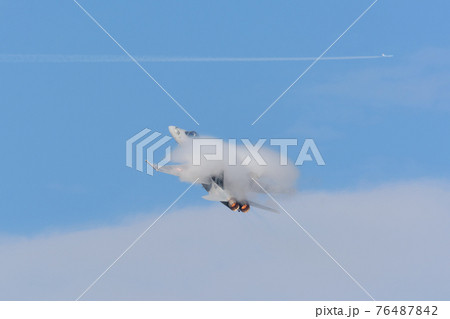 スイス空軍F/A-18Cホーネットと飛行機雲 76487842