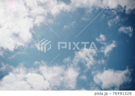 オールドレンズ越しの青空 オールドレンズ越しの青空 76491326