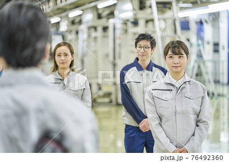 ビジネス　工場　朝礼 76492360