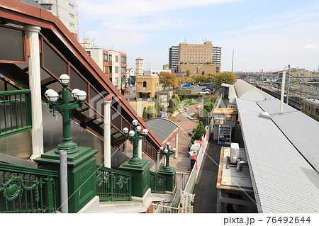 深谷駅　煉瓦造りの駅舎　エスカレーター　　 76492644