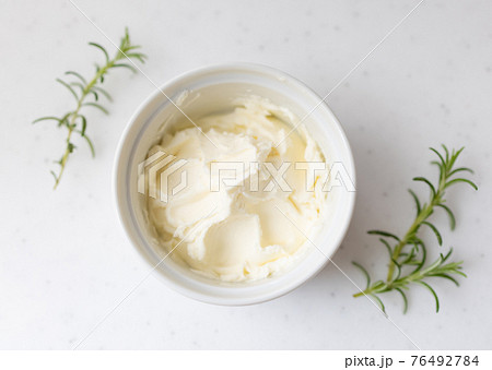 新鮮なクリームチーズ 新鮮なクリームチーズ 76492784