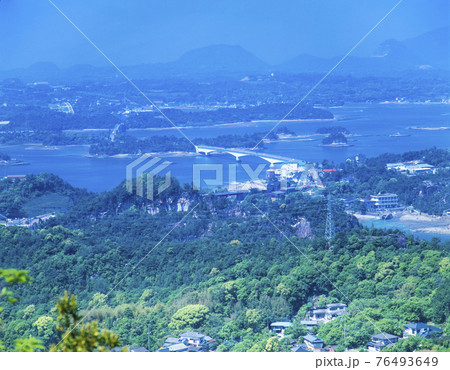 熊本県　上天草市　千巌山から天草五橋方面 76493649