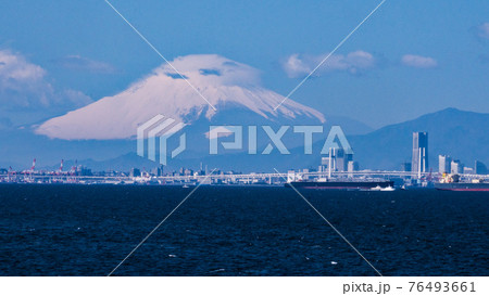 ミナトミライを前景に聳える霊峰富士 ミナトミライを前景に聳える霊峰富士 76493661