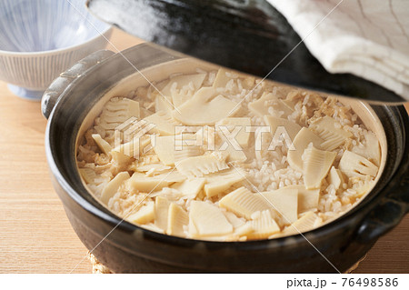 土鍋で炊いた筍ご飯 76498586