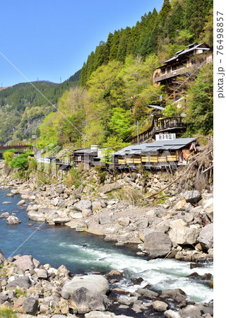 杖立温泉　観音岩温泉　杖立川　熊本県阿蘇郡小国町　 76498857