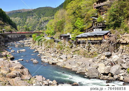 杖立温泉　観音岩温泉　杖立川　熊本県阿蘇郡小国町　 76498858