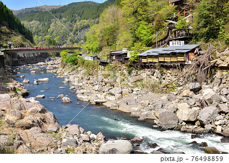 杖立温泉　観音岩温泉　杖立川　熊本県阿蘇郡小国町　 76498859