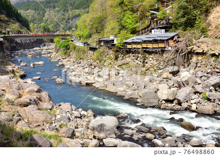 杖立温泉　観音岩温泉　杖立川　熊本県阿蘇郡小国町　 76498860