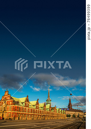 Old stock exchange building illuminated by sunrise in early morning, Copenhagen, Denmark, summer time, paste space Old stock exchange building illuminated by sunrise in early morning, Copenhagen, Denmark, summer time, paste space 76499399