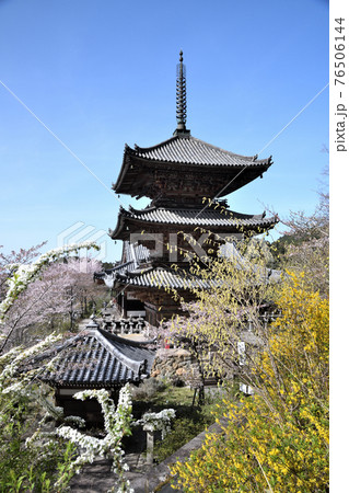 壷阪寺　三重塔 76506144