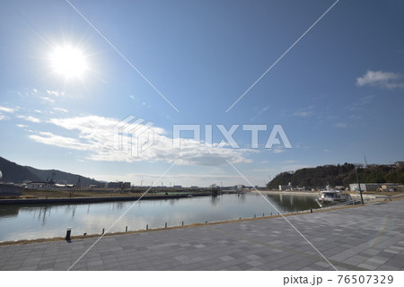 春の宮城石巻市旧北上川 76507329