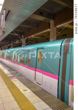 東京都台東区にある上野駅の新幹線乗り場の風景 76508677